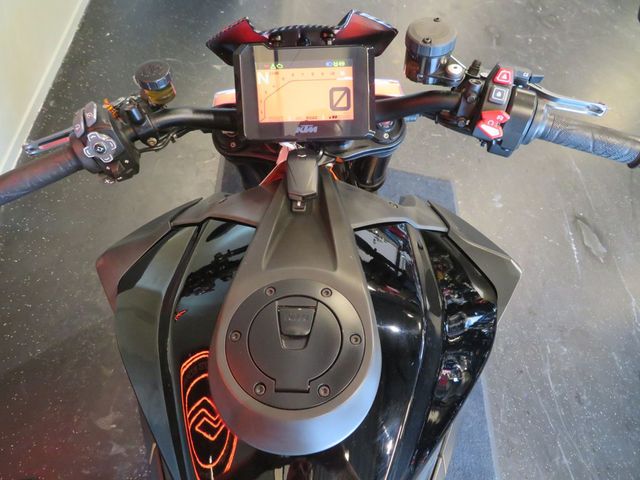 ktm - 1290-super-duke-r