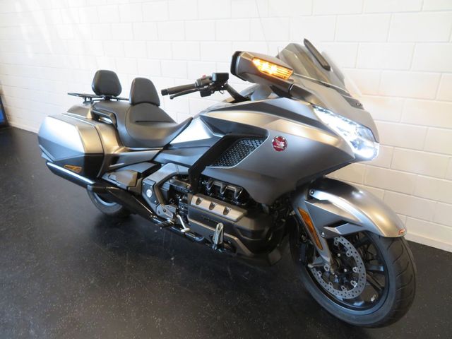 honda - gl-1800-goldwing-bagger
