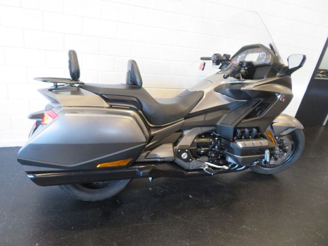 honda - gl-1800-goldwing-bagger