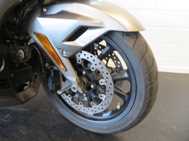 honda - gl-1800-goldwing-bagger