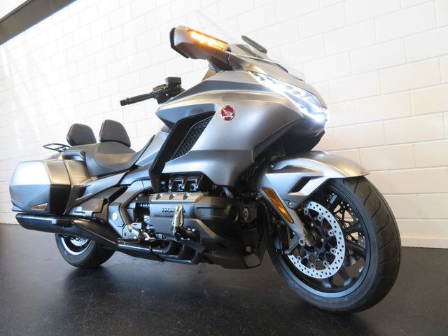 honda - gl-1800-goldwing-bagger