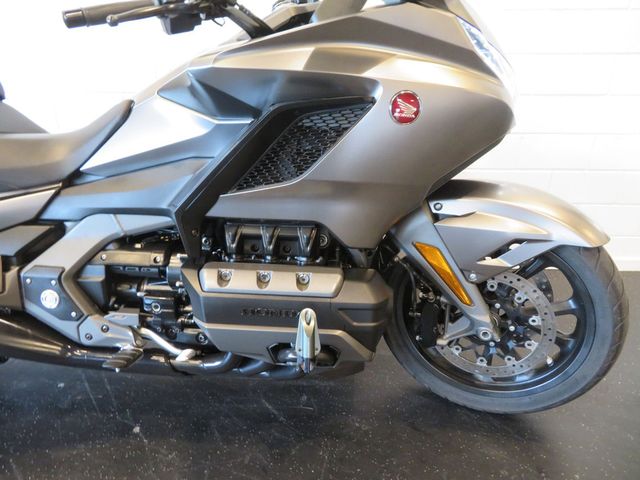 honda - gl-1800-goldwing-bagger