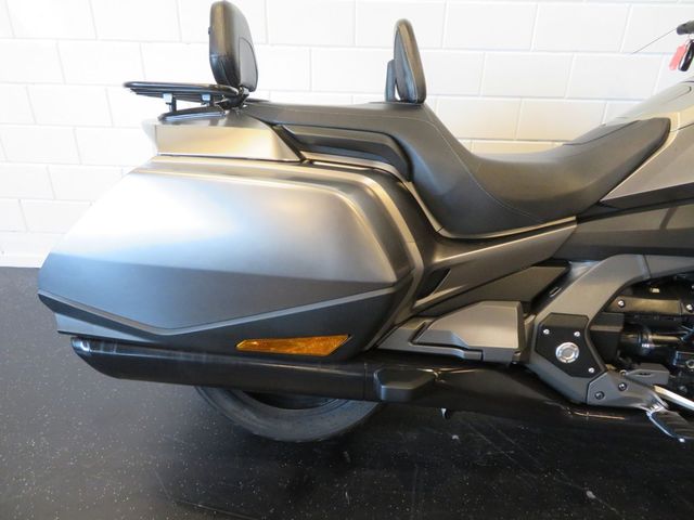 honda - gl-1800-goldwing-bagger