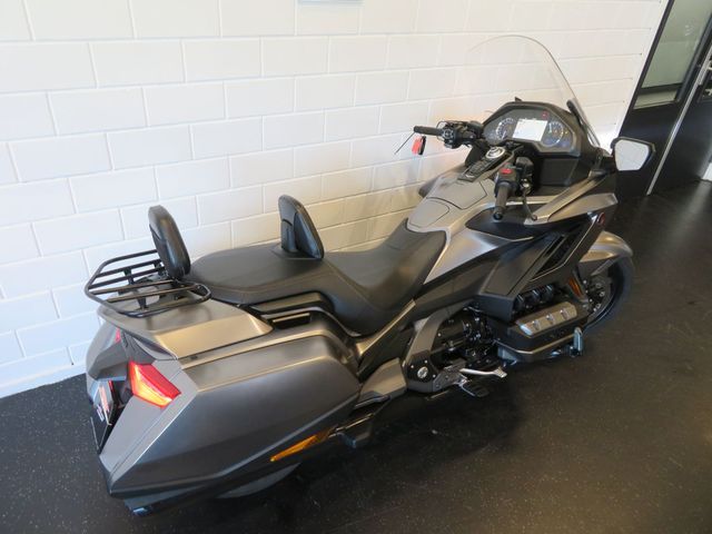 honda - gl-1800-goldwing-bagger