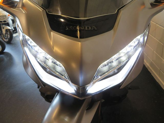 honda - gl-1800-goldwing-bagger