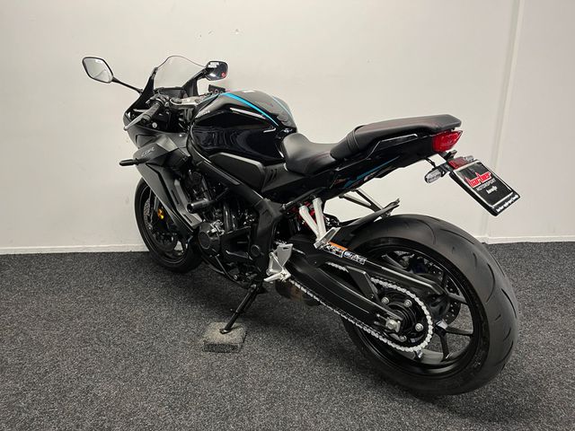 honda - cbr-650-r