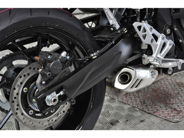 suzuki - gsx-8t