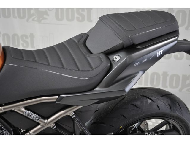 suzuki - gsx-8t