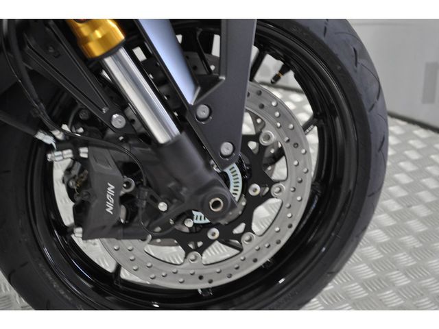 suzuki - gsx-8t