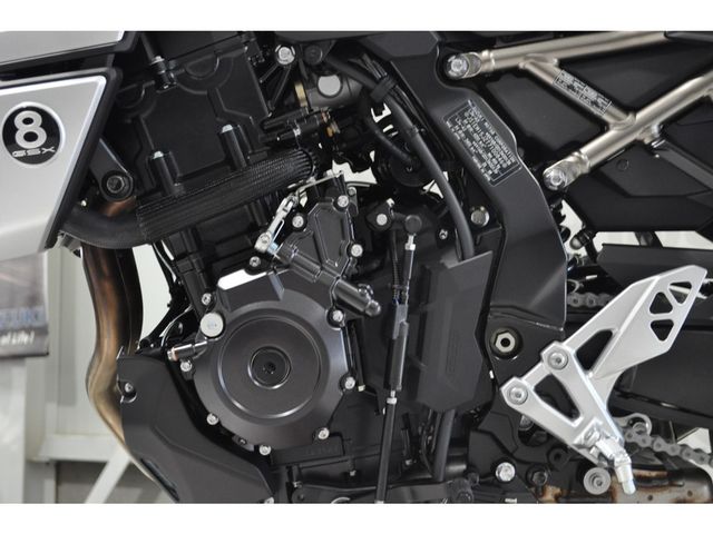 suzuki - gsx-8t
