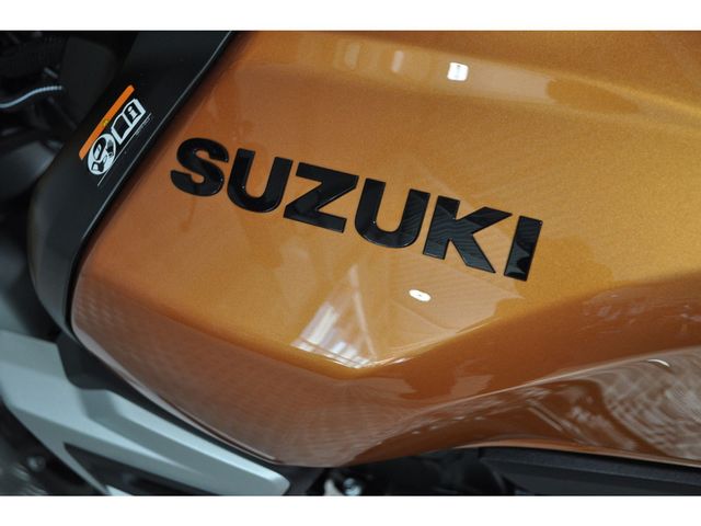 suzuki - gsx-8t