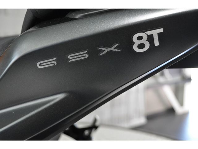 suzuki - gsx-8t