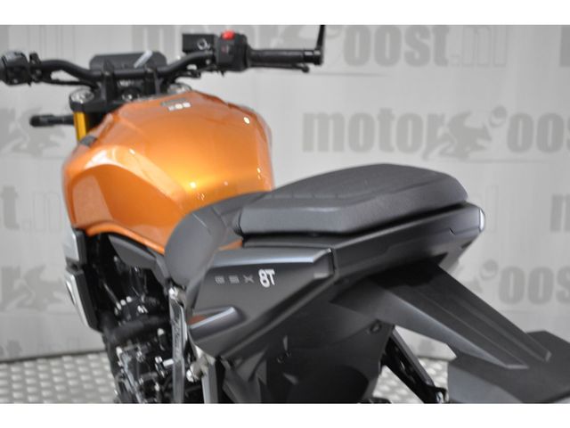 suzuki - gsx-8t