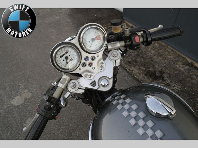 triumph - thruxton-900