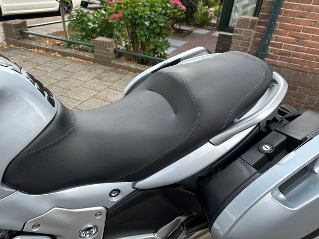 moto-guzzi - norge-1200-gt