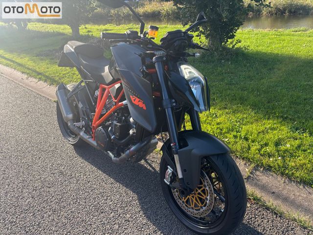 ktm - 1290-super-duke-r