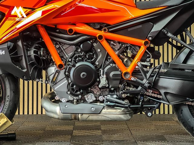 ktm - 1390-super-duke-r-evo