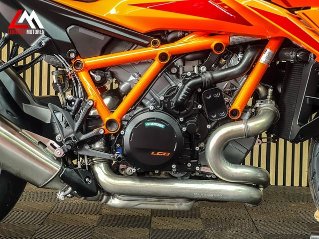 ktm - 1390-super-duke-r-evo