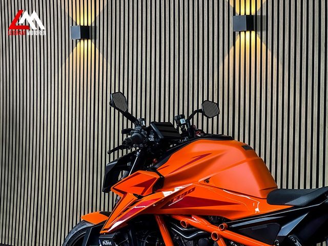 ktm - 1390-super-duke-r-evo