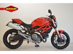 DUCATI M 696