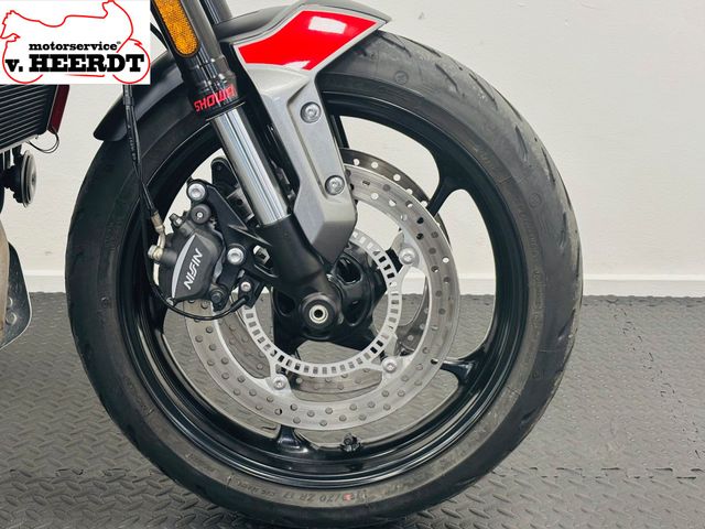 triumph - trident-660