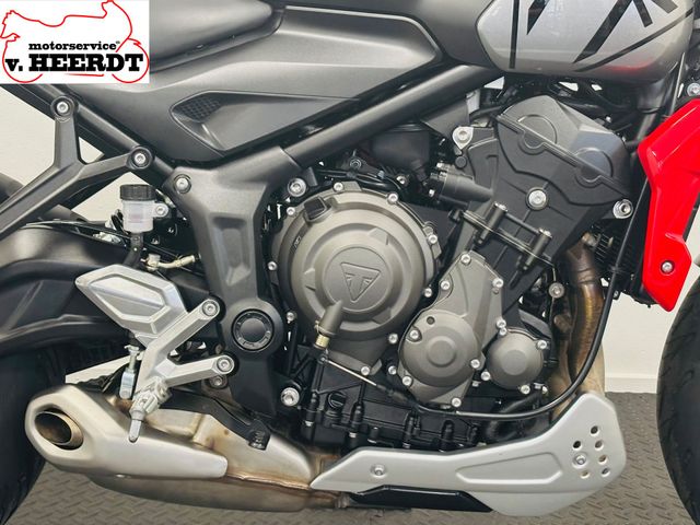triumph - trident-660