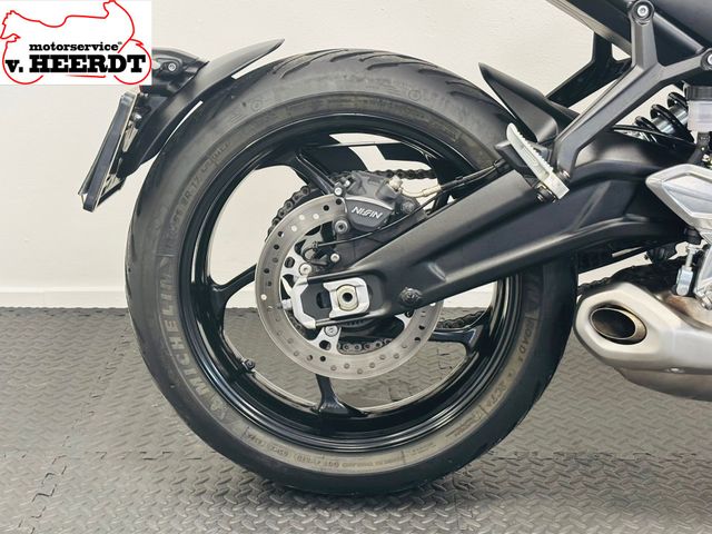 triumph - trident-660