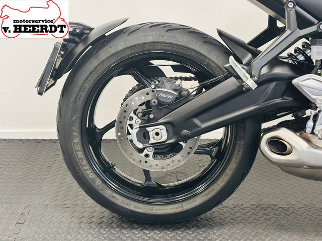 triumph - trident-660