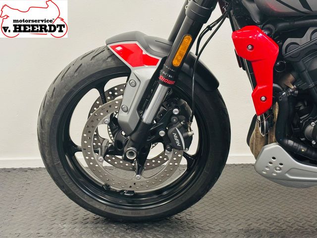 triumph - trident-660