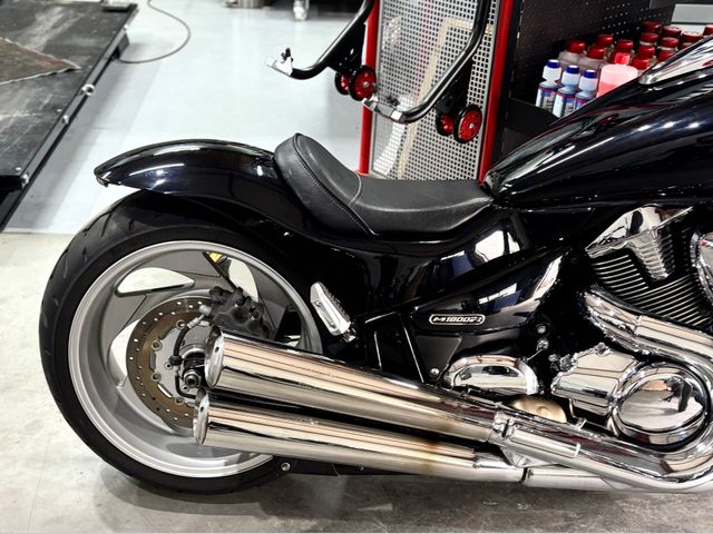 suzuki - m-1800-r-intruder
