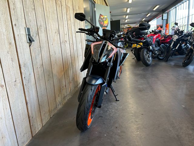 ktm - 1290-super-duke-r