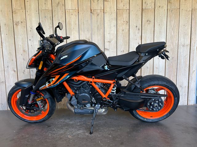 ktm - 1290-super-duke-r