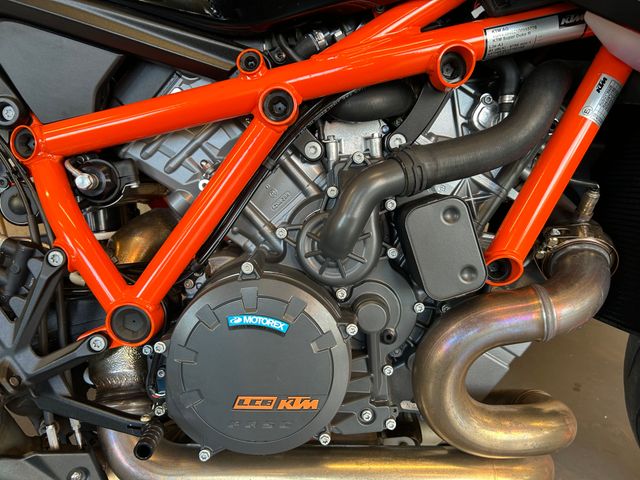 ktm - 1290-super-duke-r
