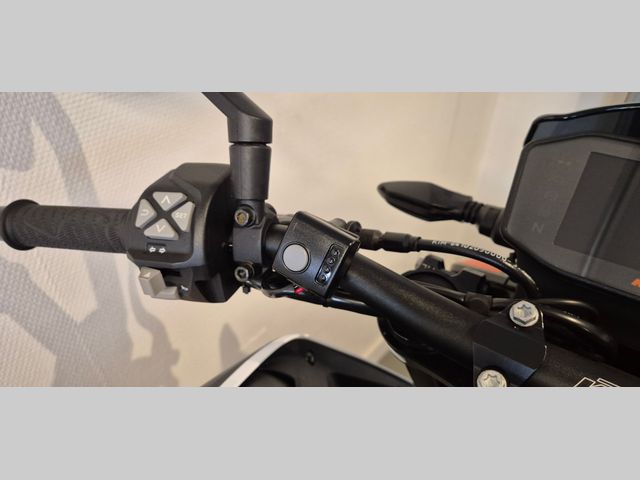 ktm - 890-duke-r