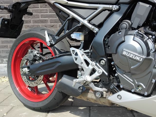 suzuki - gsx-8r