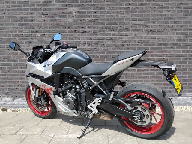 suzuki - gsx-8r
