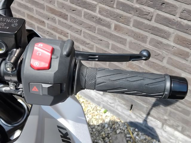 suzuki - gsx-8r