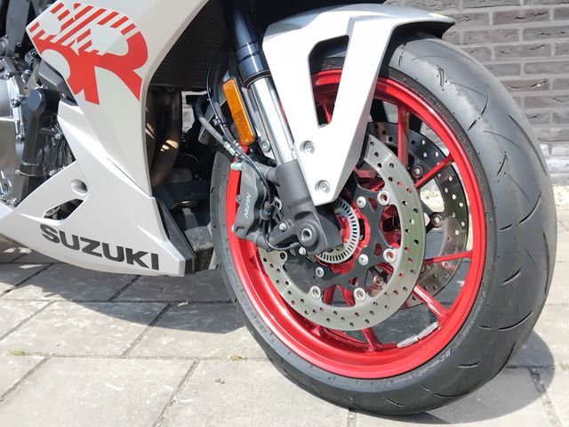 suzuki - gsx-8r