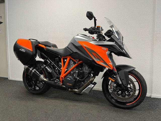 ktm - 1290-super-duke-gt