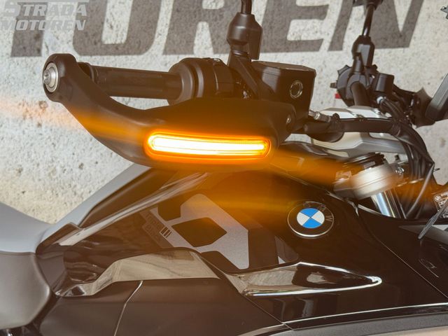 bmw - r-1300-gs-triple-black