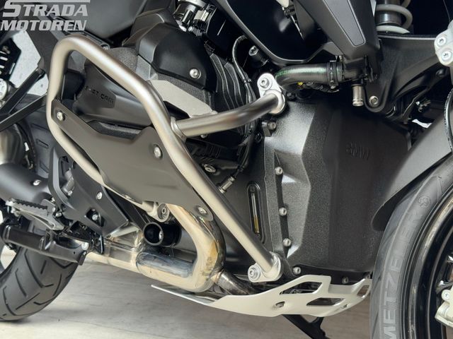bmw - r-1300-gs-triple-black