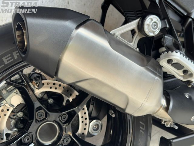 bmw - r-1300-gs-triple-black