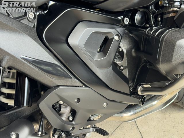 bmw - r-1300-gs-triple-black