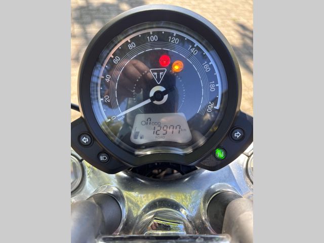 triumph - bonneville-speedmaster