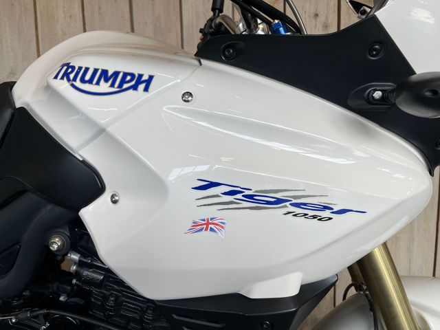 triumph - tiger-1050