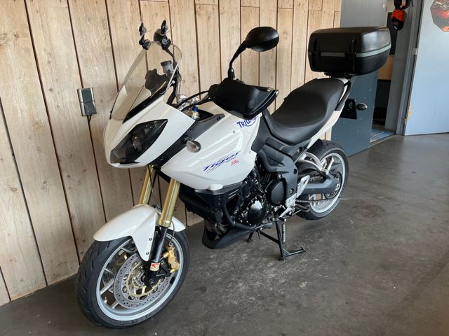 triumph - tiger-1050