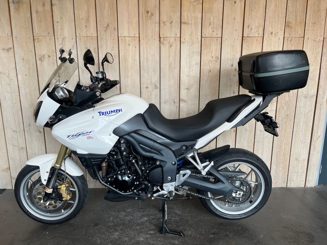 triumph - tiger-1050