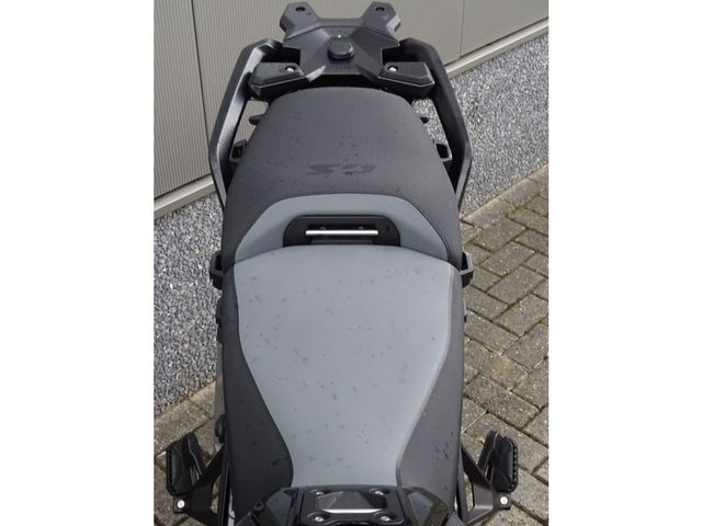 bmw - r-1300-gs-adventure-triple-black