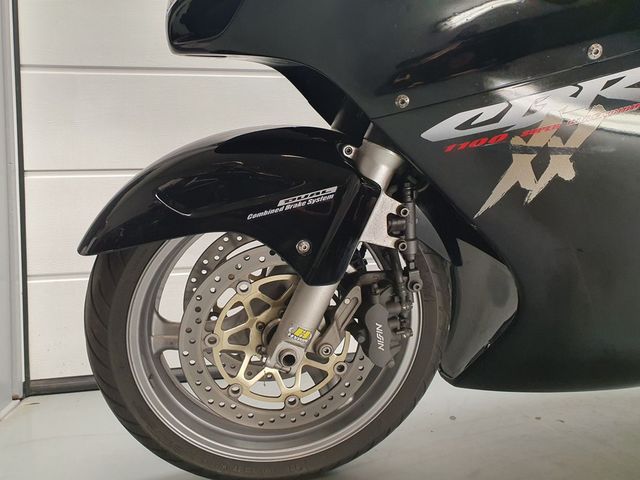 honda - cbr-1100--xx-super-blackbird