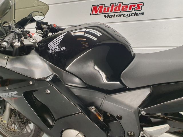 honda - cbr-1100--xx-super-blackbird